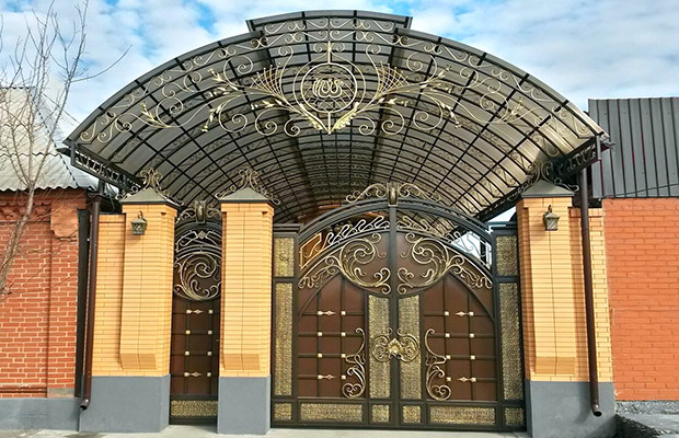 Купить или заказать ворота для дома с навесом - стильные и надежные решения для вашего участка в Бердске от 41459 руб | ВоротМастер-Брд
