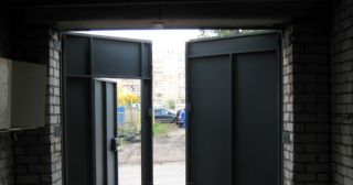 Купить гаражные ворота распашные Бердск, цена от 3825 руб.